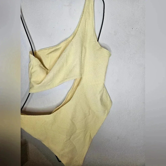 Stone Fox Swim Cypress One Piece Swimsuit - Pale Banana Pique XL - Picture 2 of 5